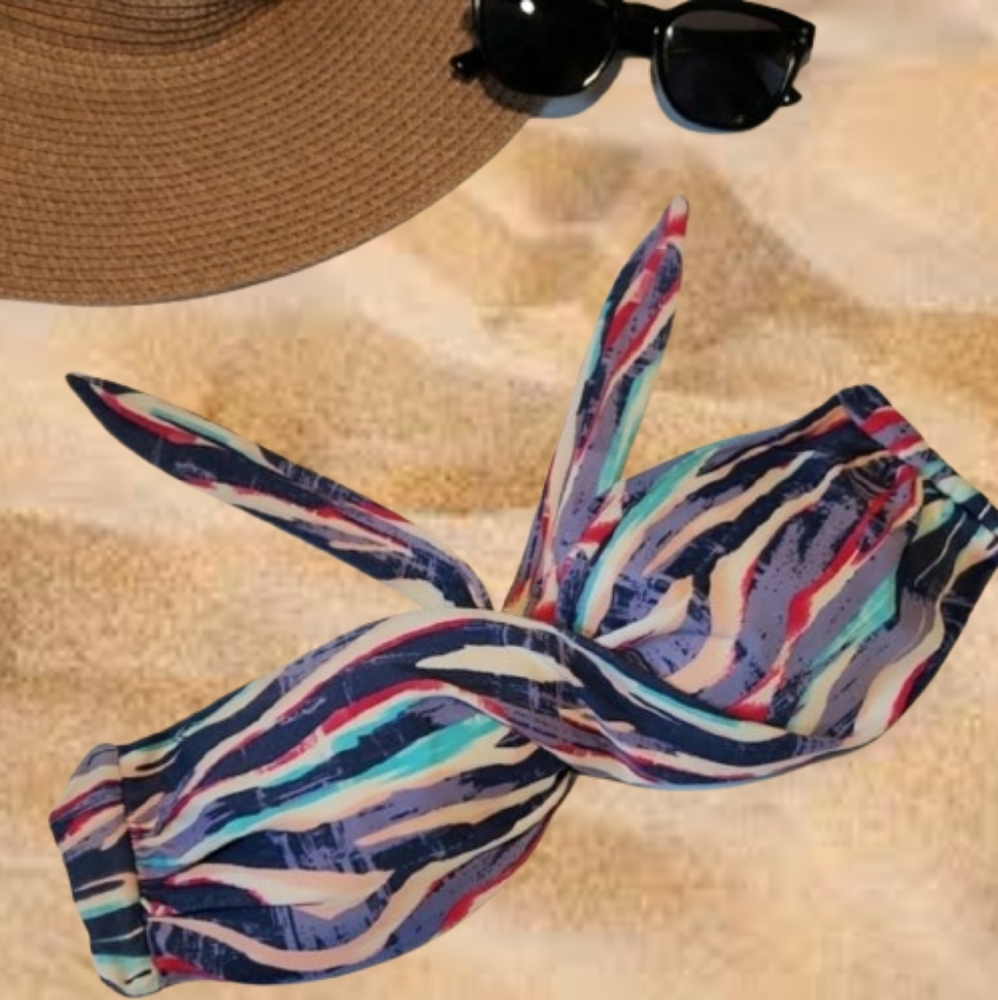 3for$19 Lips Lined Twist-Front Strapless Swim Bikini Top